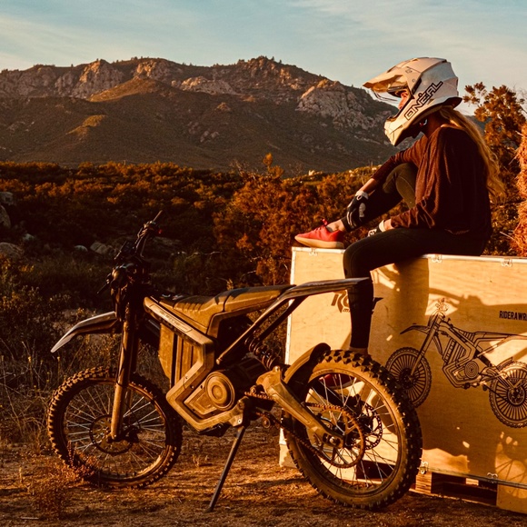 Meet your Posher, Gabby - Picture 1 of 8